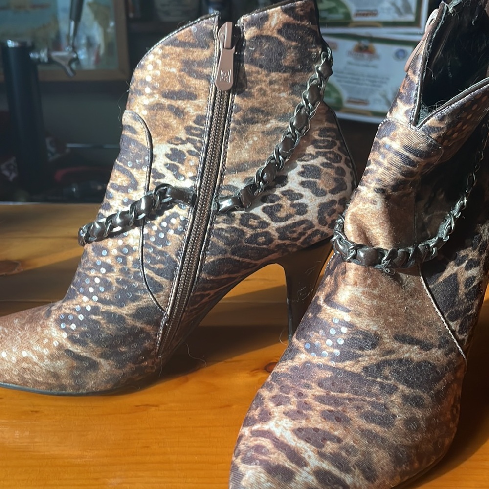 Animal print high heeled booties with chain